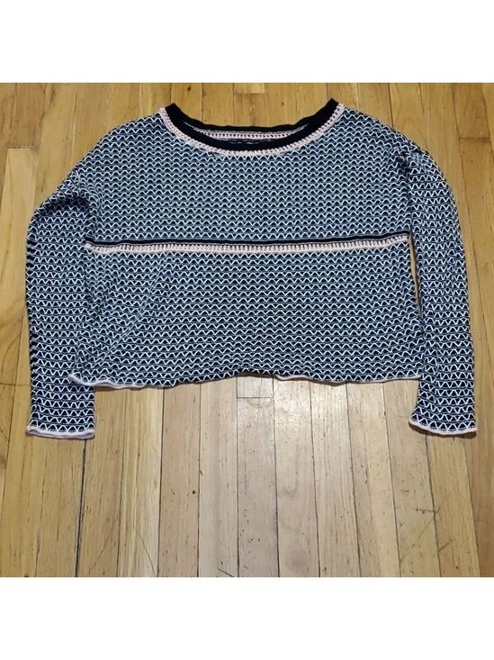 American Eagle Outfitters Sweaters - American eagle sweater size medium